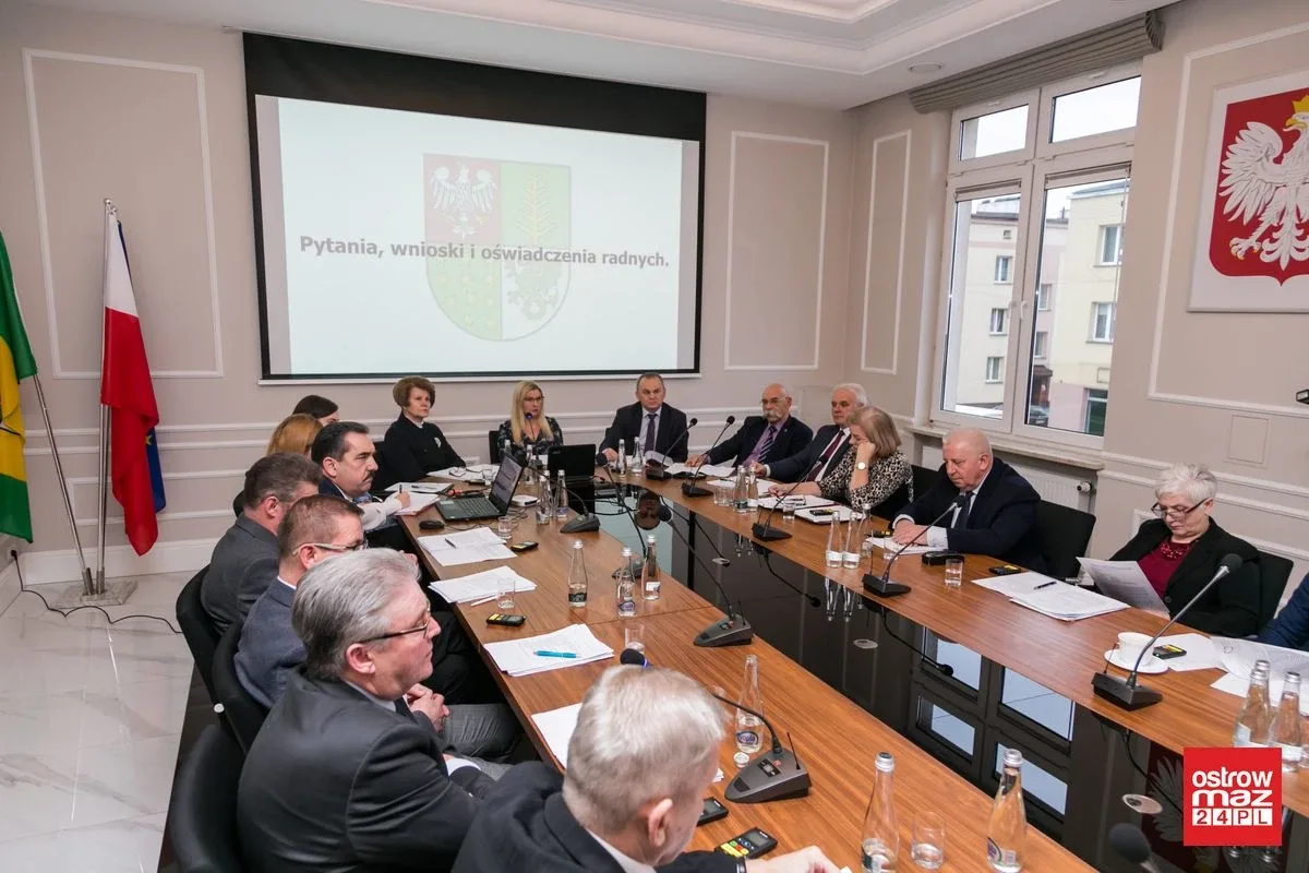 Radni powiatu z większymi dietami (zdjęcia, wideo)