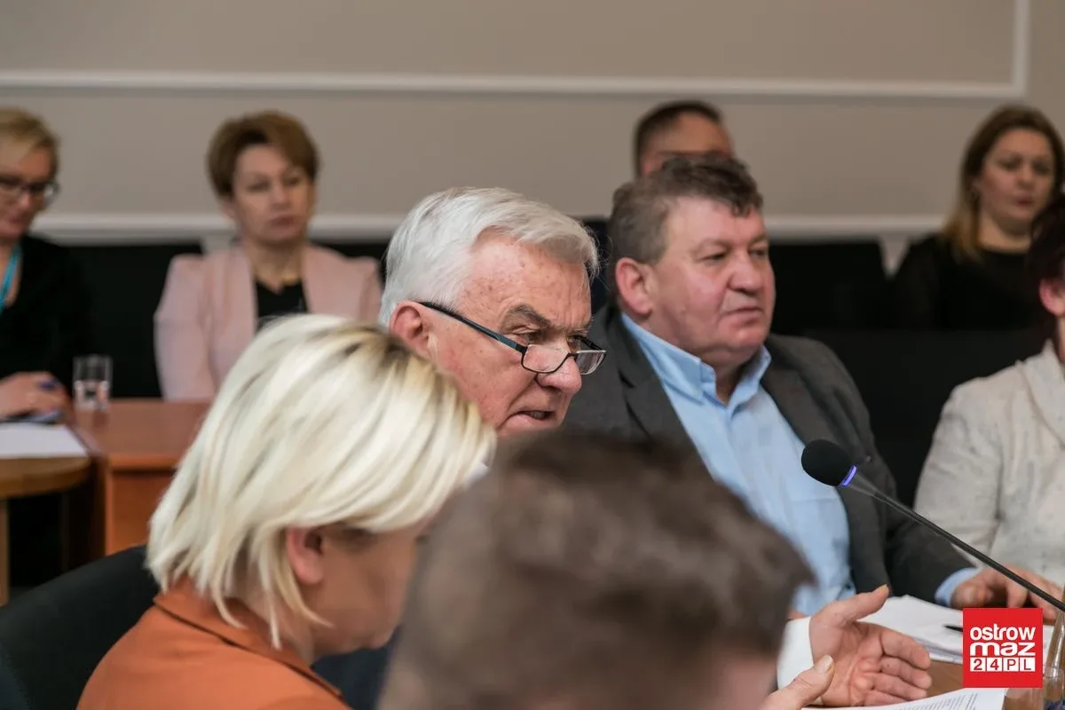 Radni powiatu z większymi dietami (zdjęcia, wideo)