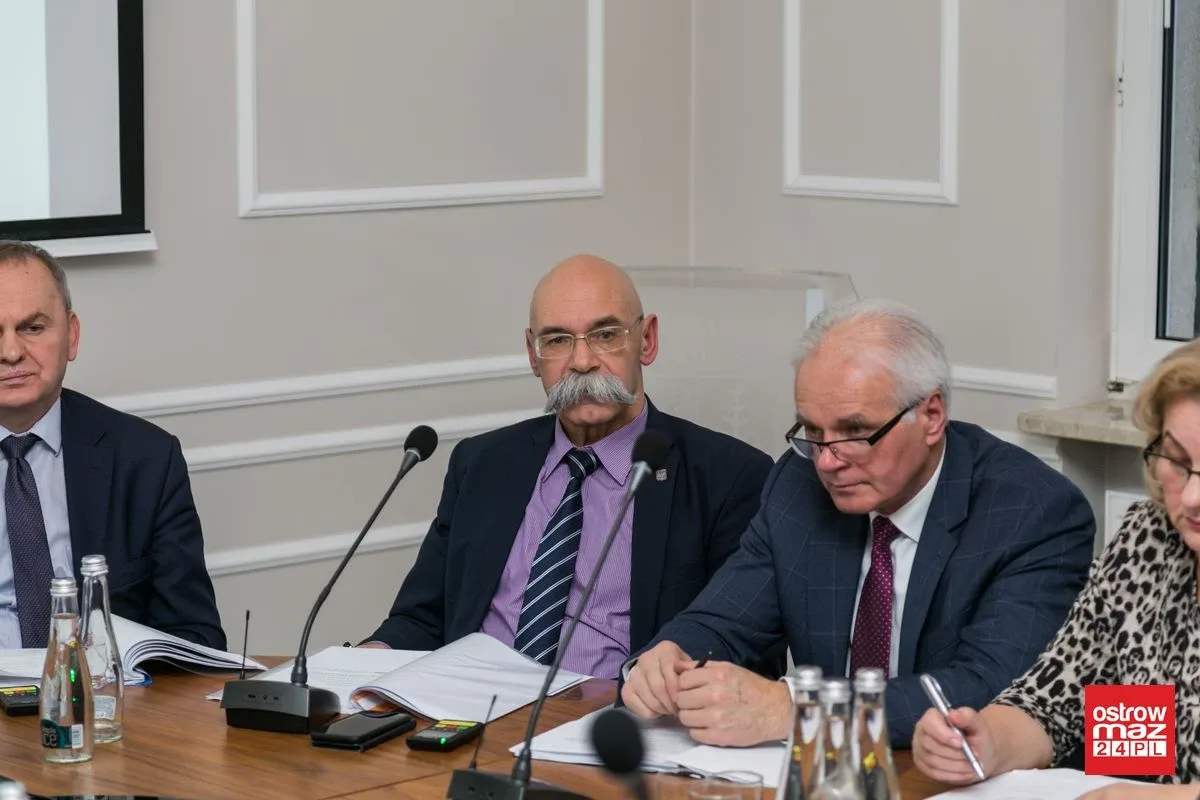 Radni powiatu z większymi dietami (zdjęcia, wideo)