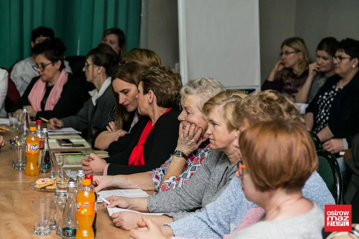 Gmina Ostrów Mazowiecka zbankrutuje? Zamknięto trzy szkoły (zdjęcia, wideo)