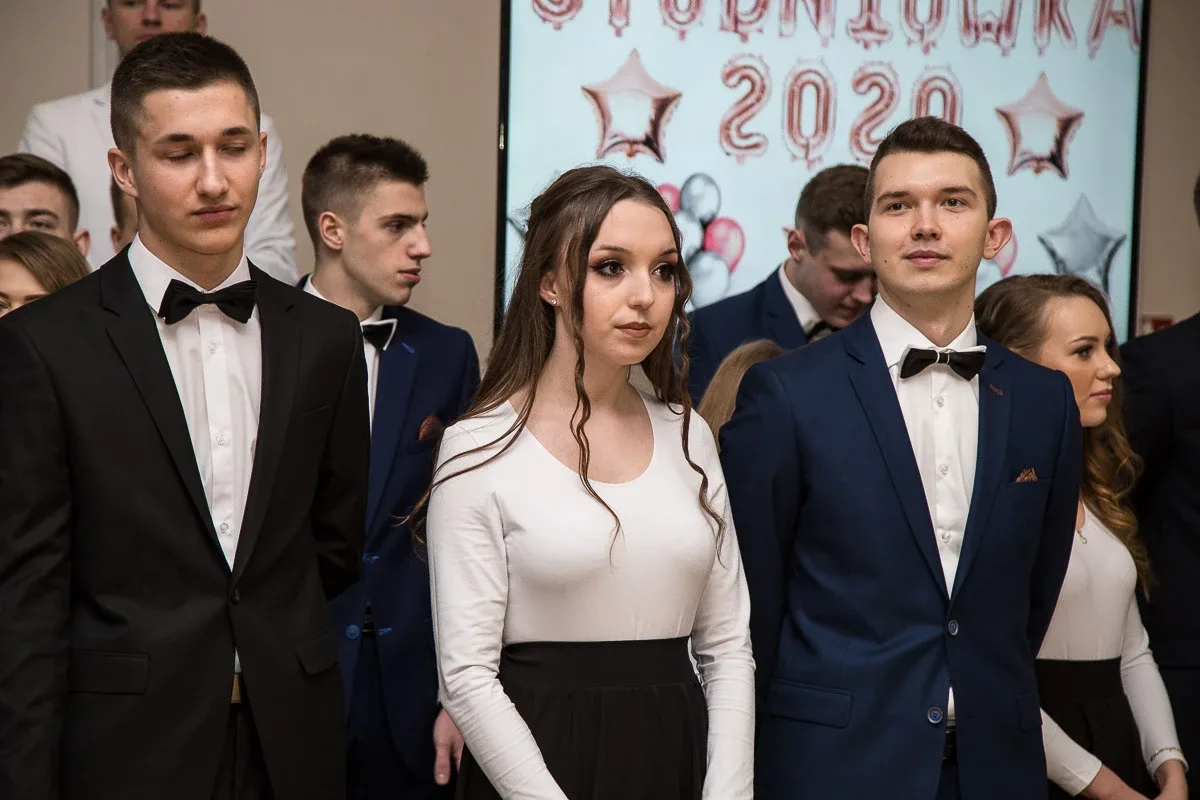 Poloneza czas zacząć - studniówka Ekonomika (zdjęcia, wideo)
