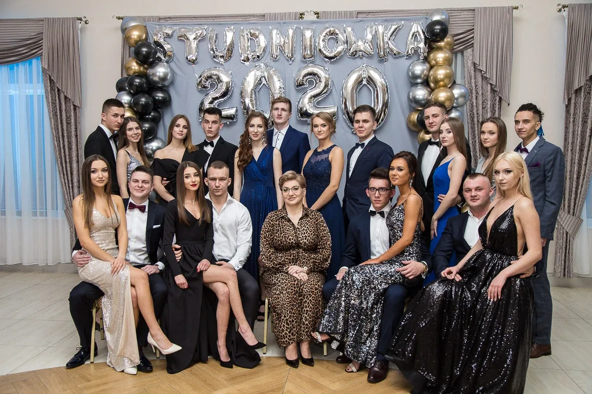 Poloneza czas zacząć - studniówka Ekonomika (zdjęcia, wideo)