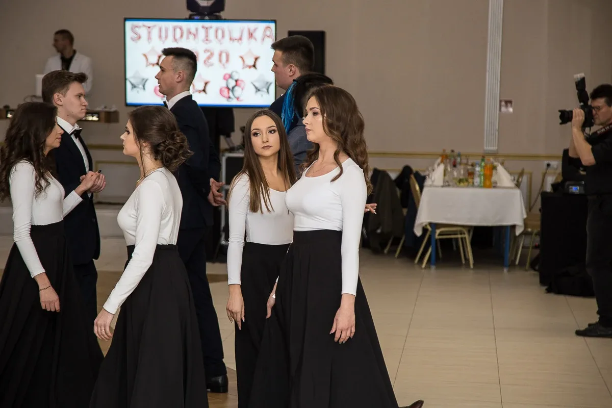 Poloneza czas zacząć - studniówka Ekonomika (zdjęcia, wideo)