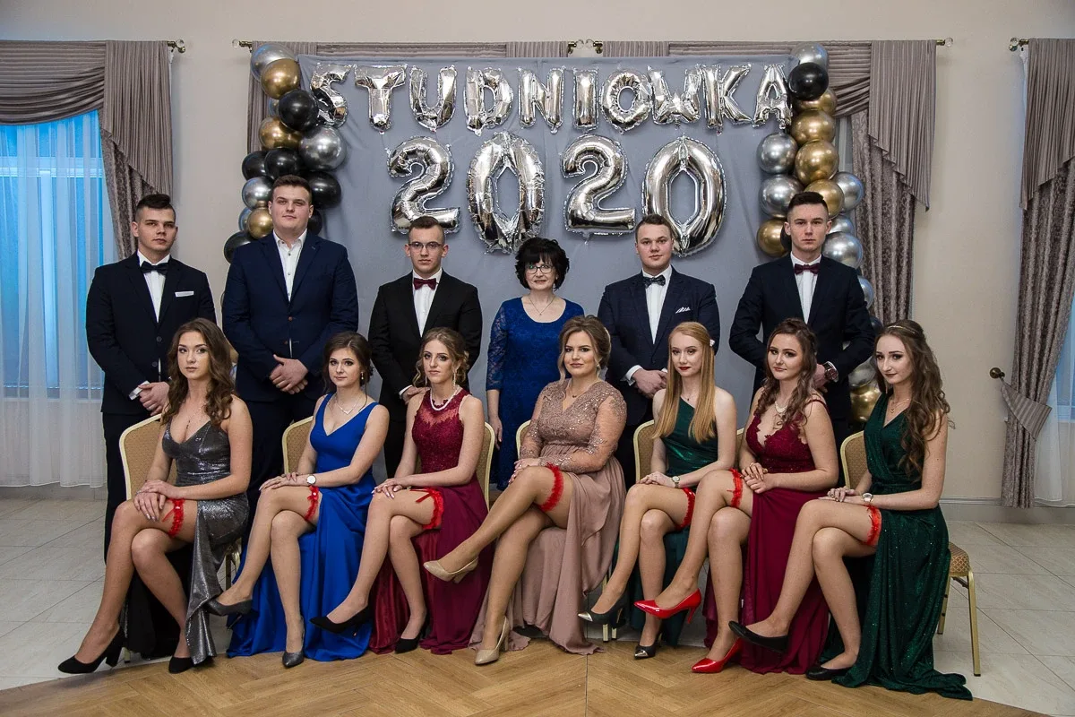 Poloneza czas zacząć - studniówka Ekonomika (zdjęcia, wideo)