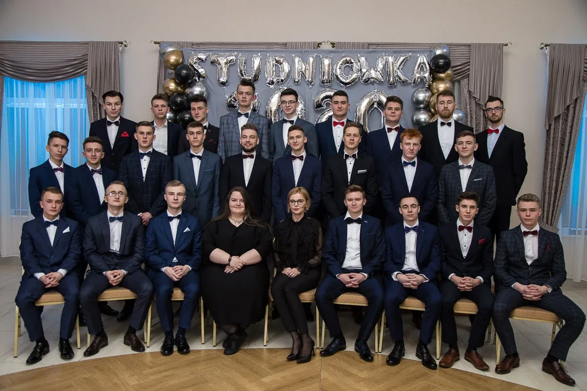 Poloneza czas zacząć - studniówka Ekonomika (zdjęcia, wideo)
