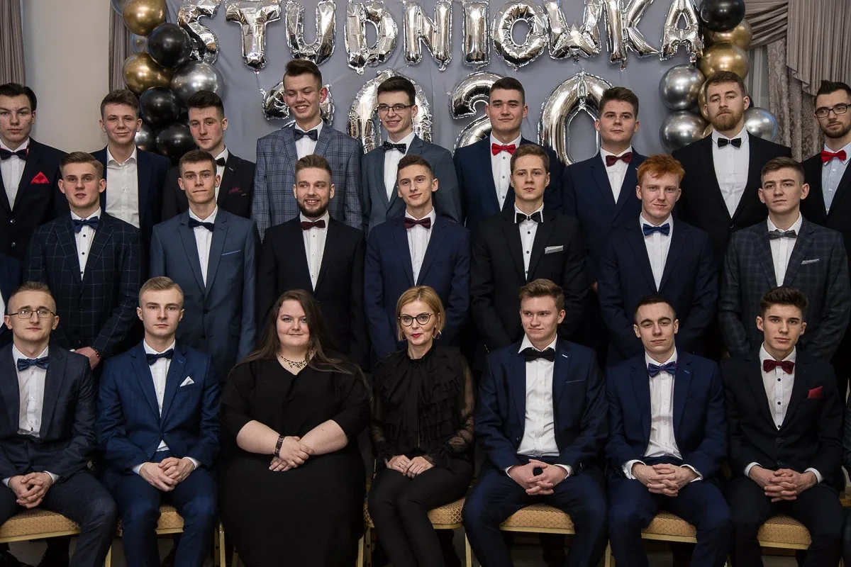 Poloneza czas zacząć - studniówka Ekonomika (zdjęcia, wideo)