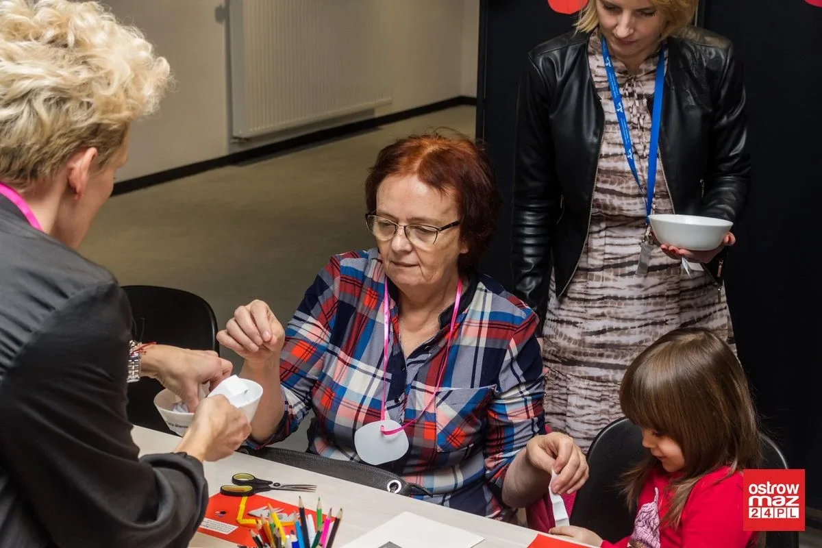 Dzień Babci i Dziadka w ostrowskiej bibliotece (zdjęcia)