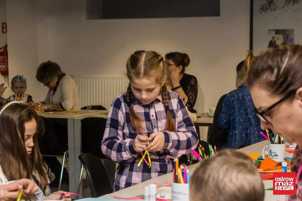 Dzień Babci i Dziadka w ostrowskiej bibliotece (zdjęcia)