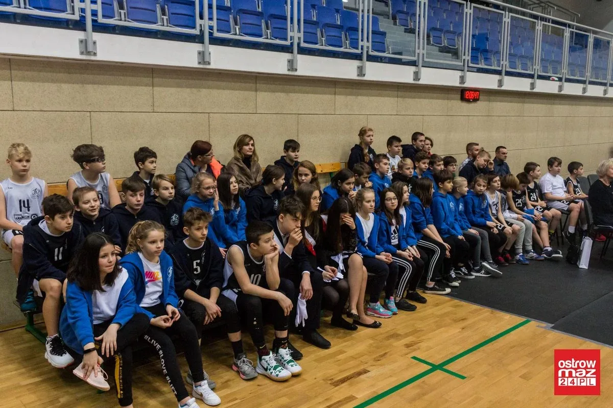 Ślubowanie klasy sportowej ostrowskiej "dwójki" (zdjęcia, wideo)