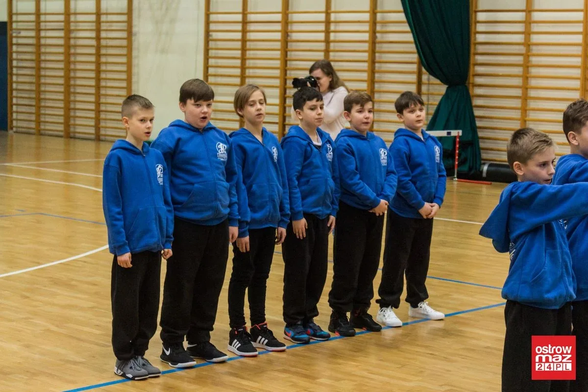 Ślubowanie klasy sportowej ostrowskiej "dwójki" (zdjęcia, wideo)