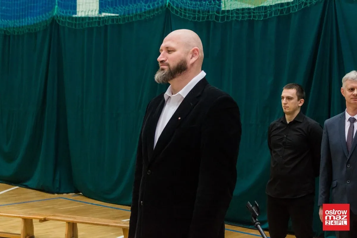 Ślubowanie klasy sportowej ostrowskiej "dwójki" (zdjęcia, wideo)