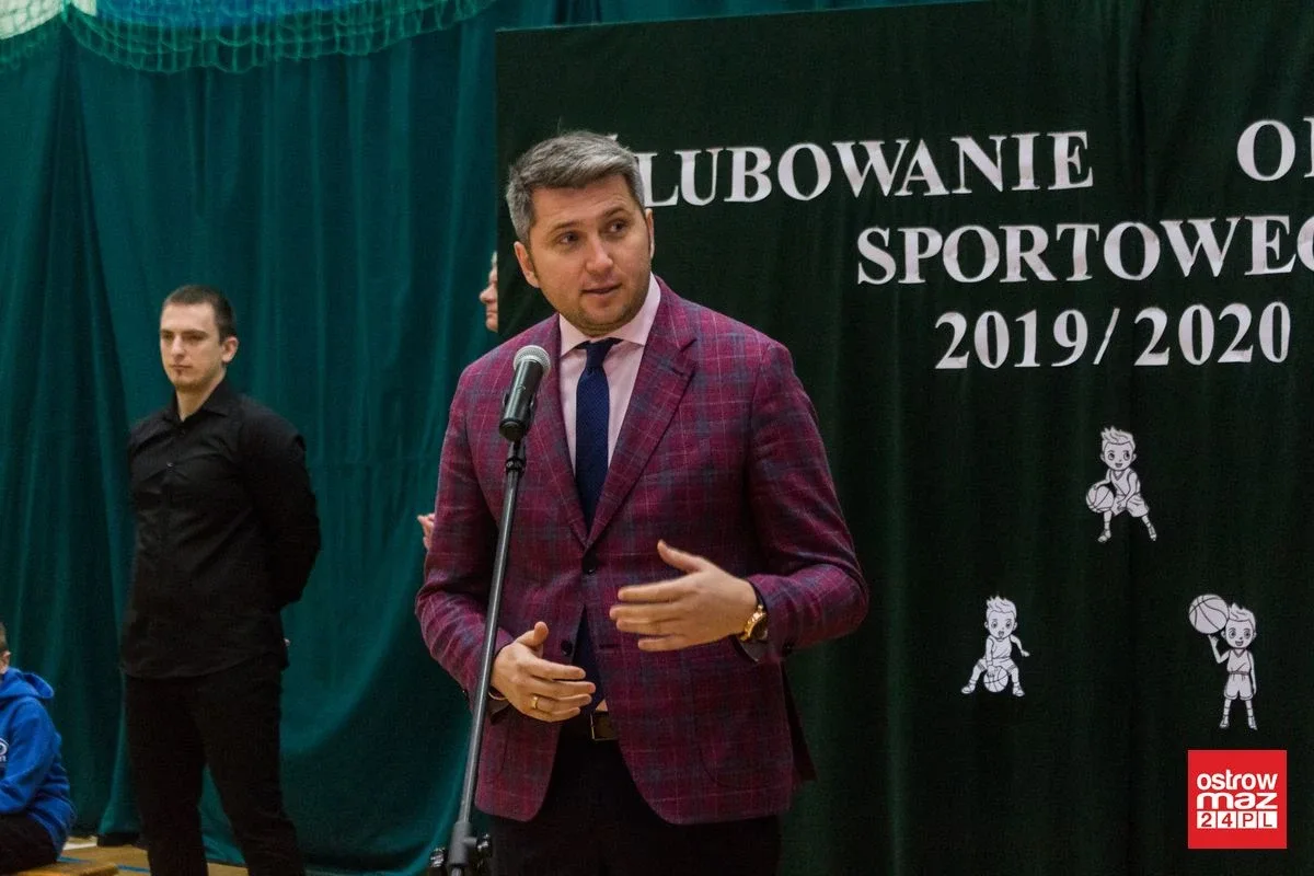 Ślubowanie klasy sportowej ostrowskiej "dwójki" (zdjęcia, wideo)