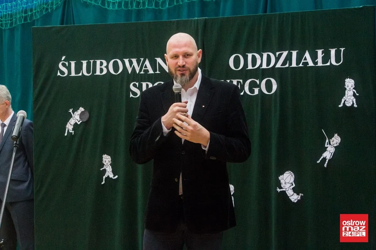 Ślubowanie klasy sportowej ostrowskiej "dwójki" (zdjęcia, wideo)