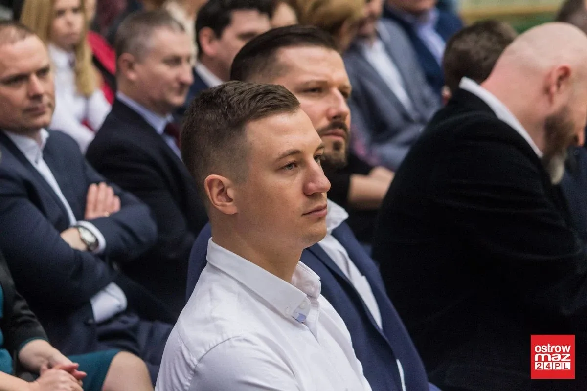 Ślubowanie klasy sportowej ostrowskiej "dwójki" (zdjęcia, wideo)