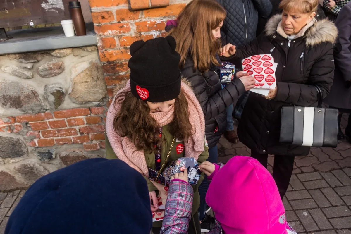 W Ostrowi zebrano już ponad 22 tys. złotych na WOŚP (zdjęcia)