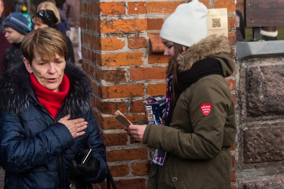 W Ostrowi zebrano już ponad 22 tys. złotych na WOŚP (zdjęcia)
