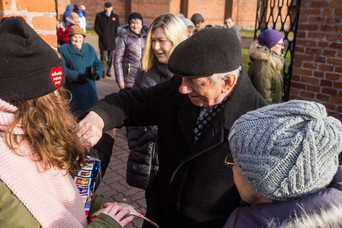 W Ostrowi zebrano już ponad 22 tys. złotych na WOŚP (zdjęcia)