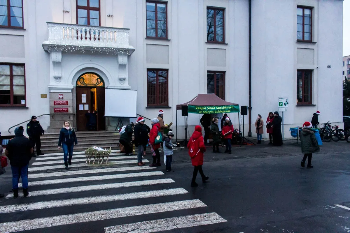 "Ulica świąteczna" przed miejskim ratuszem (zdjęcia)