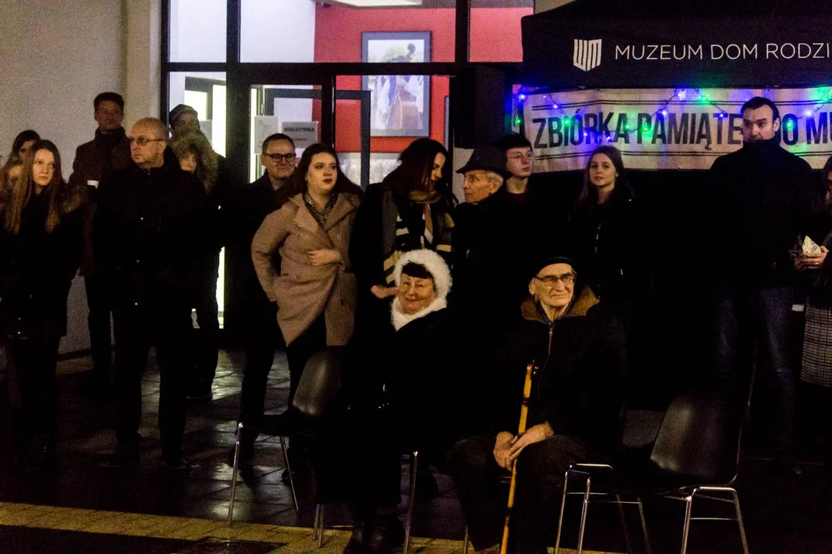 Happening Krakowskiego Teatru Ulicznego (zdjęcia, wideo)