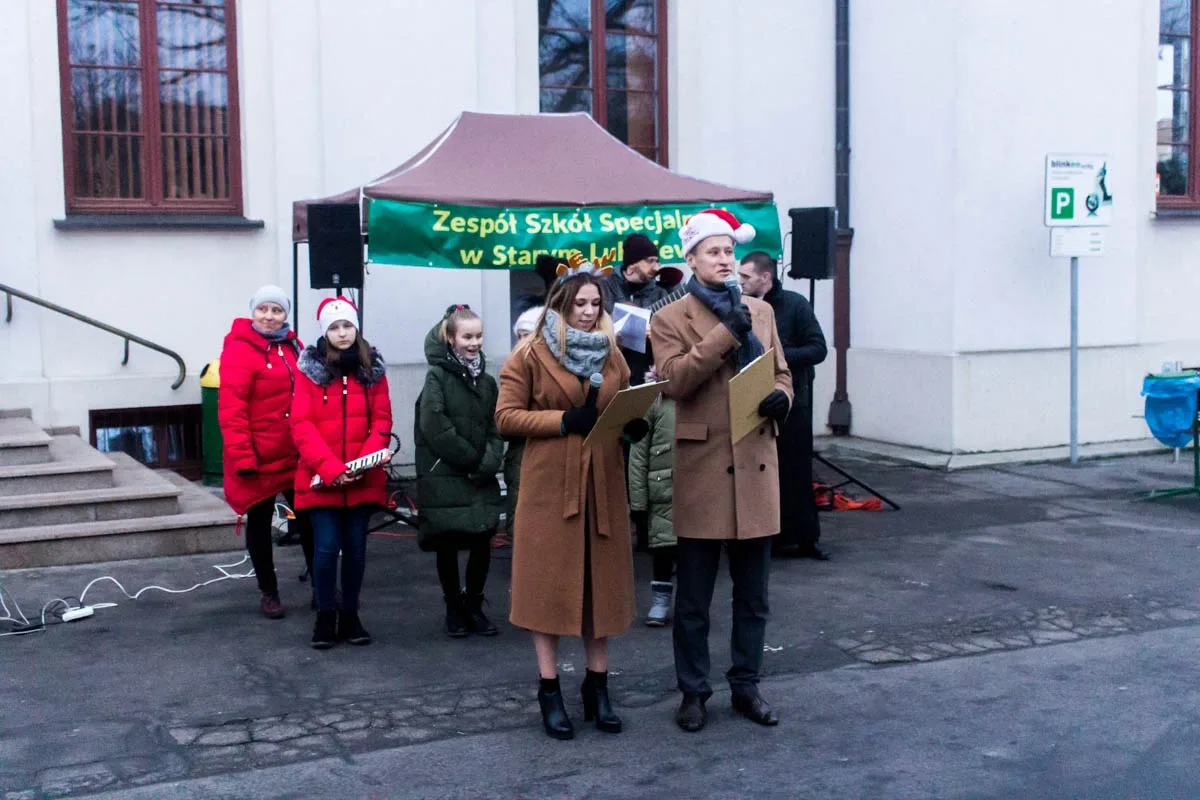 "Ulica świąteczna" przed miejskim ratuszem (zdjęcia)