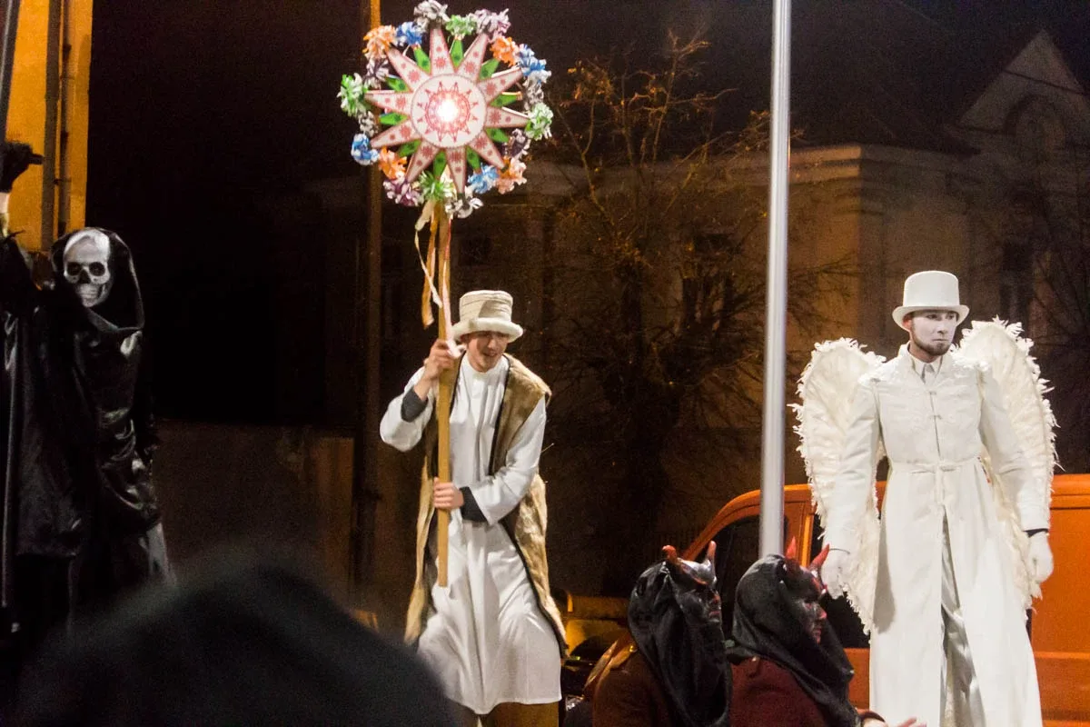 Happening Krakowskiego Teatru Ulicznego (zdjęcia, wideo)