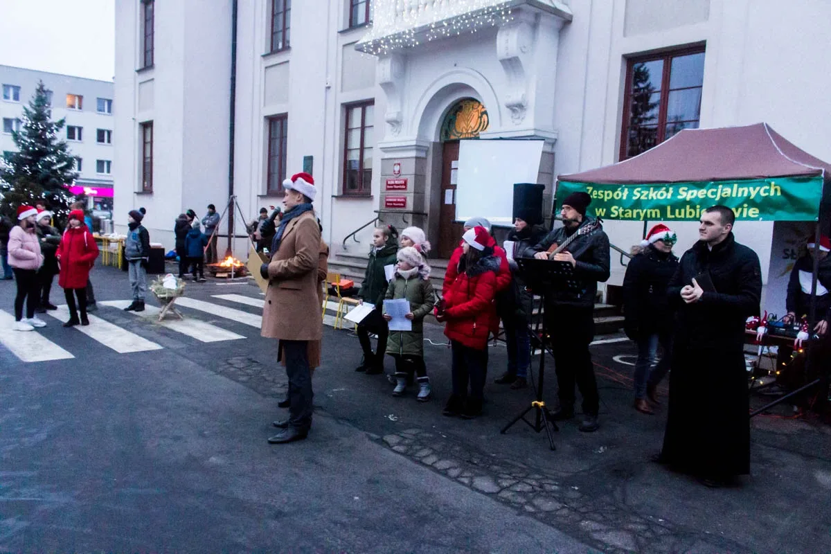 "Ulica świąteczna" przed miejskim ratuszem (zdjęcia)