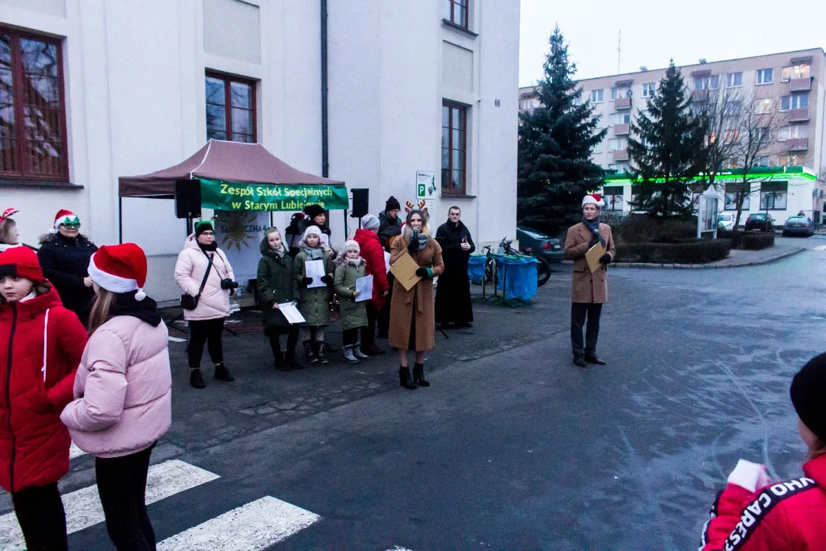 "Ulica świąteczna" przed miejskim ratuszem (zdjęcia)