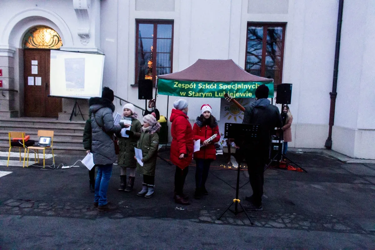 "Ulica świąteczna" przed miejskim ratuszem (zdjęcia)