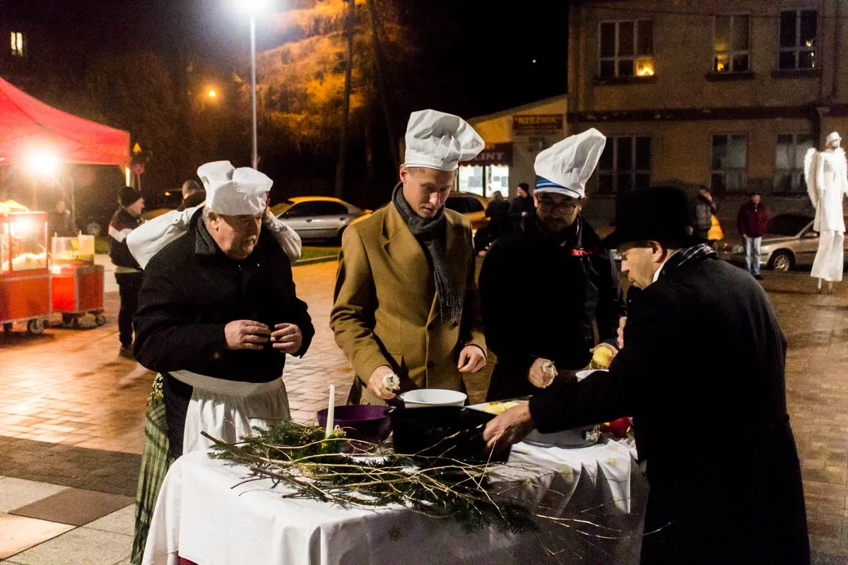 Happening Krakowskiego Teatru Ulicznego (zdjęcia, wideo)