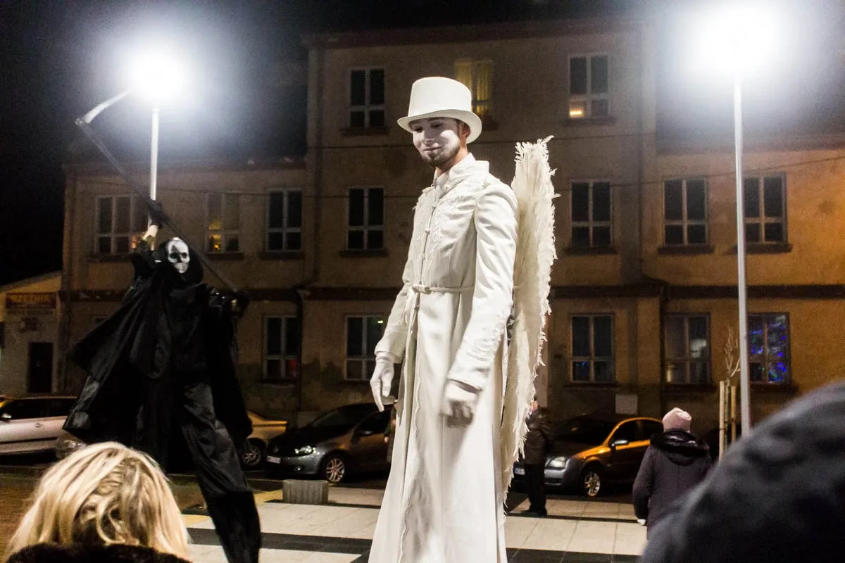Happening Krakowskiego Teatru Ulicznego (zdjęcia, wideo)