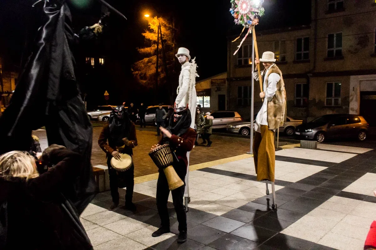 Happening Krakowskiego Teatru Ulicznego (zdjęcia, wideo)