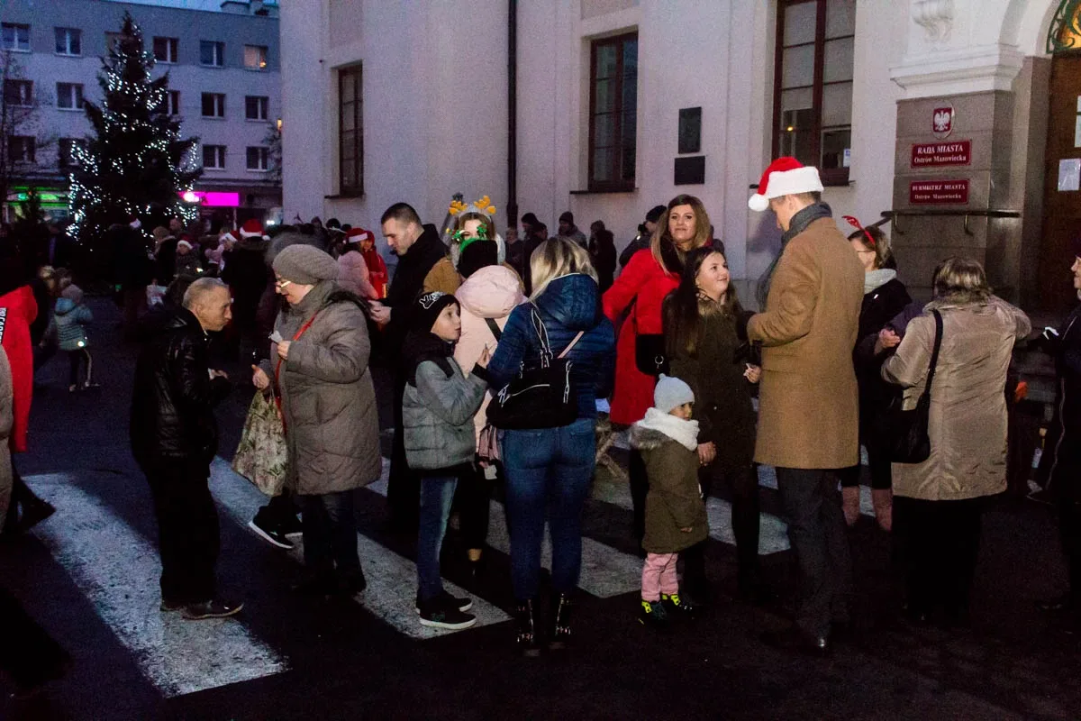 "Ulica świąteczna" przed miejskim ratuszem (zdjęcia)