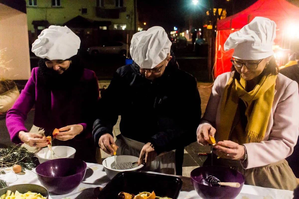 Happening Krakowskiego Teatru Ulicznego (zdjęcia, wideo)