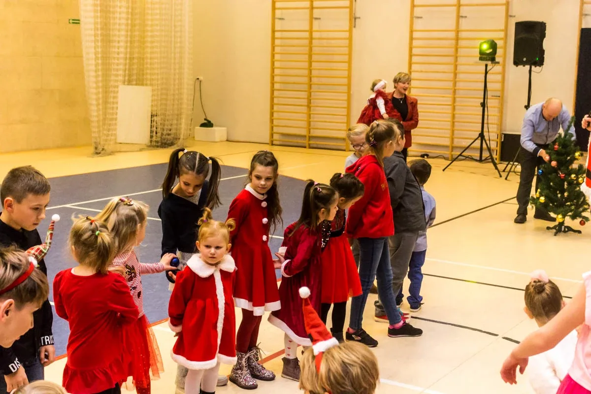 Spotkanie z Mikołajem dzieci z rodzin zastępczych (zdjęcia)