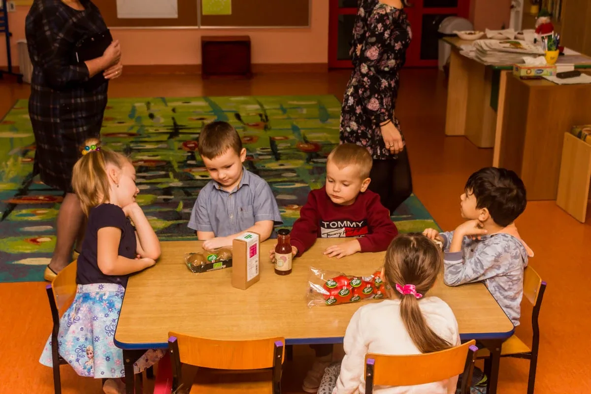 "Skąd się biorą produkty ekologiczne". Program edukacyjny w ostrowskim przedszkolu (zdjęcia)