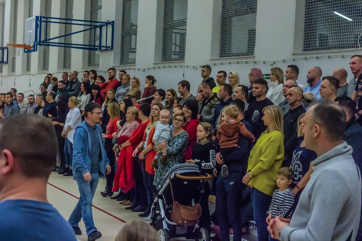 Mikołajki ostrowskiej Akademii Piłkarskiej (zdjęcia)