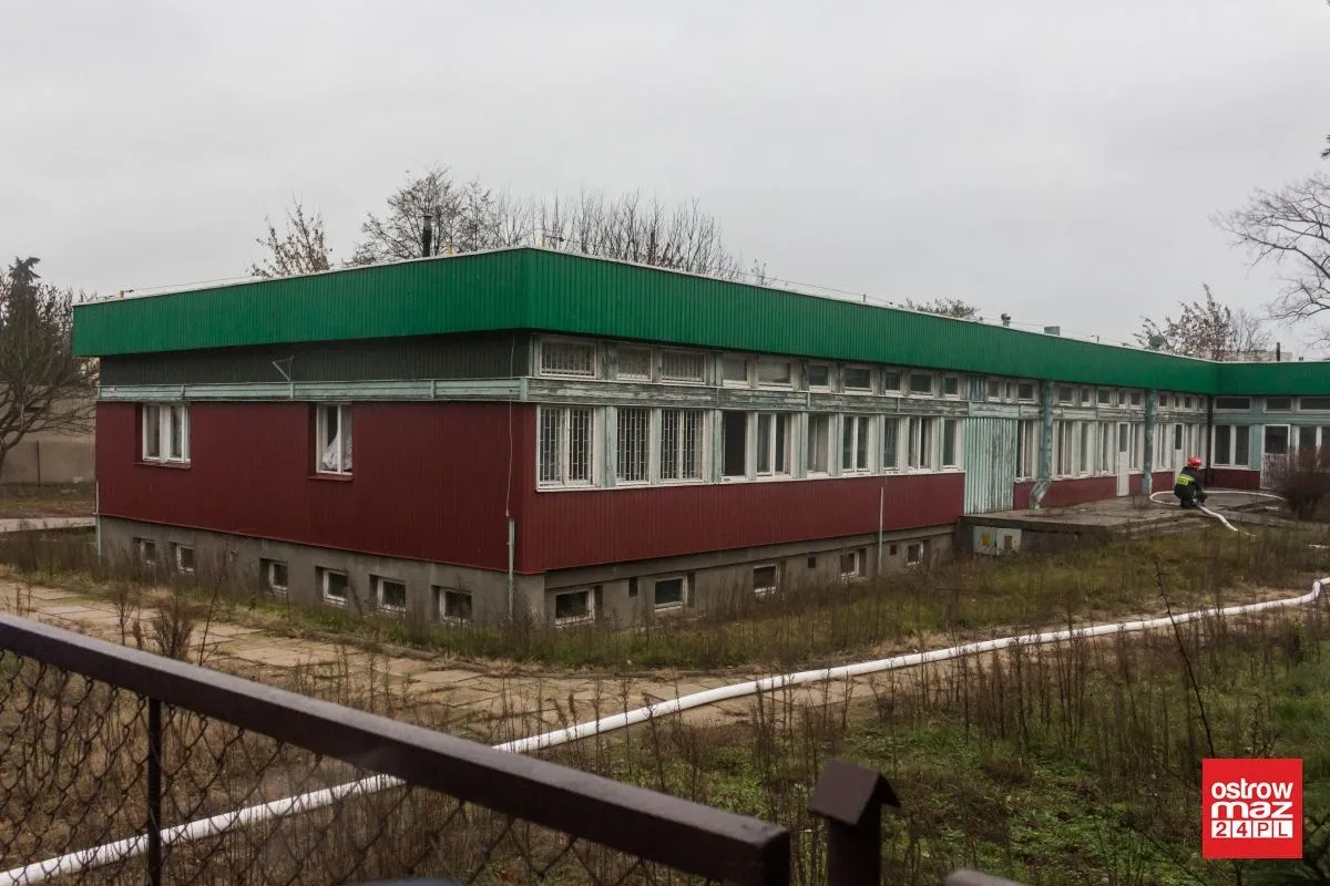 Pożar w byłej szkole przy ulicy Partyzantów (zdjęcia)