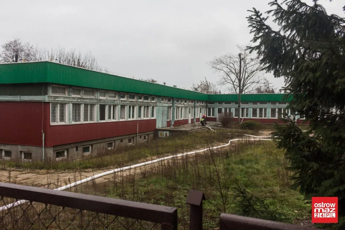 Pożar w byłej szkole przy ulicy Partyzantów (zdjęcia)