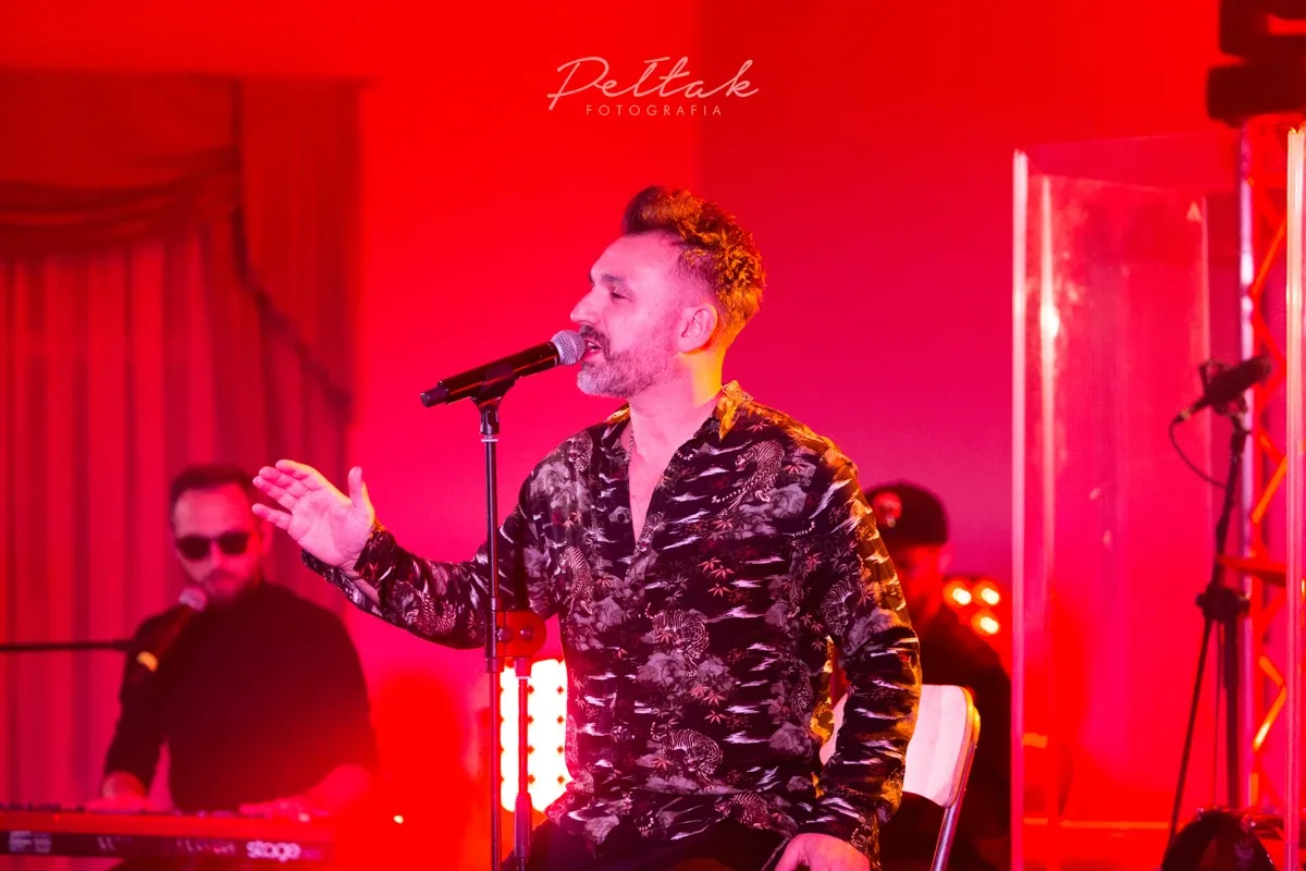 Ostrów Mazowiecka zaczarowana. Rozbrzmiał talent Mateusza Ziółki (zdjęcia, wideo)