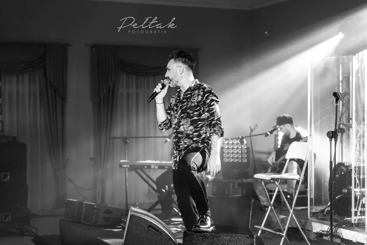 Ostrów Mazowiecka zaczarowana. Rozbrzmiał talent Mateusza Ziółki (zdjęcia, wideo)