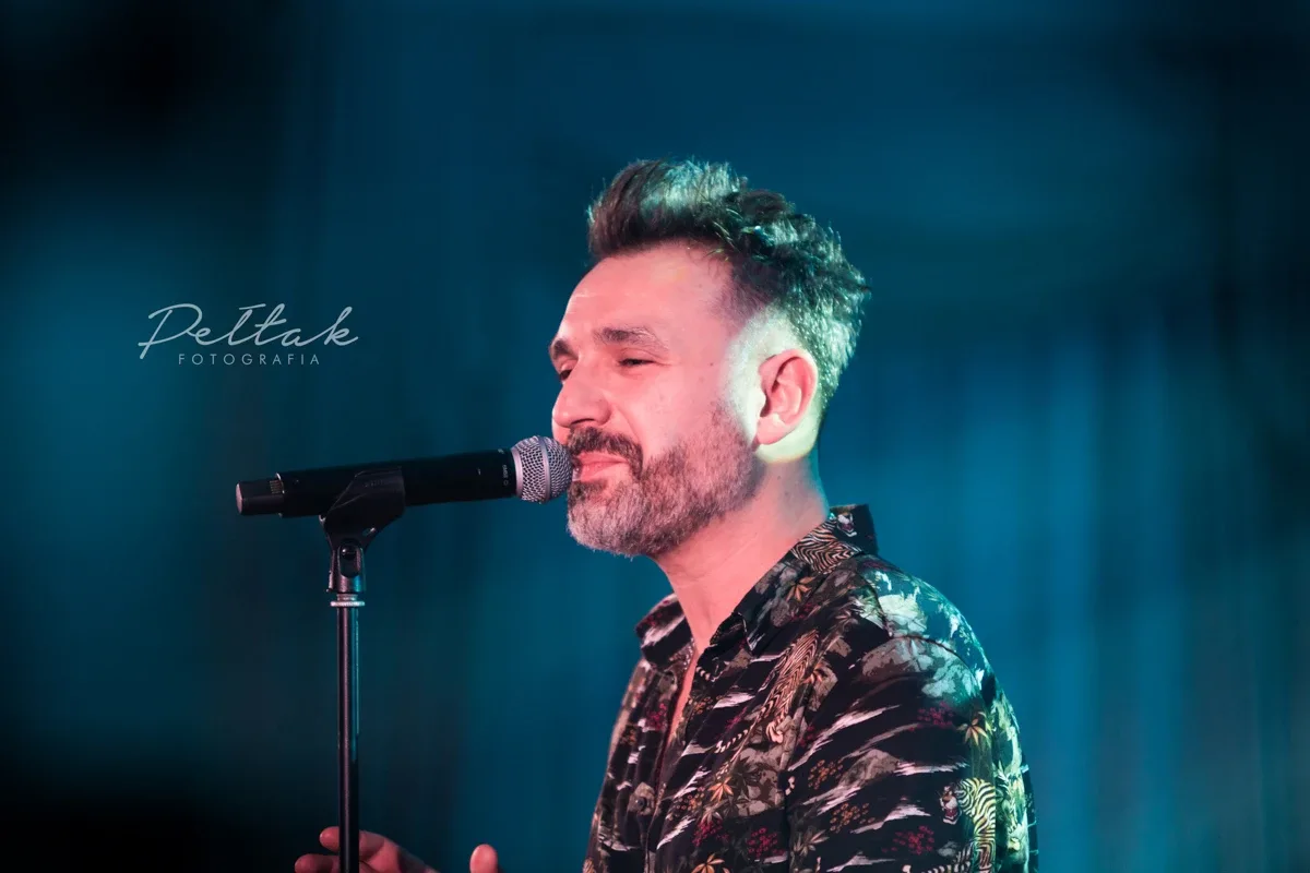 Ostrów Mazowiecka zaczarowana. Rozbrzmiał talent Mateusza Ziółki (zdjęcia, wideo)