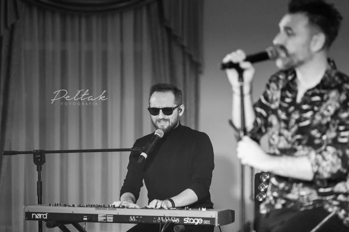 Ostrów Mazowiecka zaczarowana. Rozbrzmiał talent Mateusza Ziółki (zdjęcia, wideo)