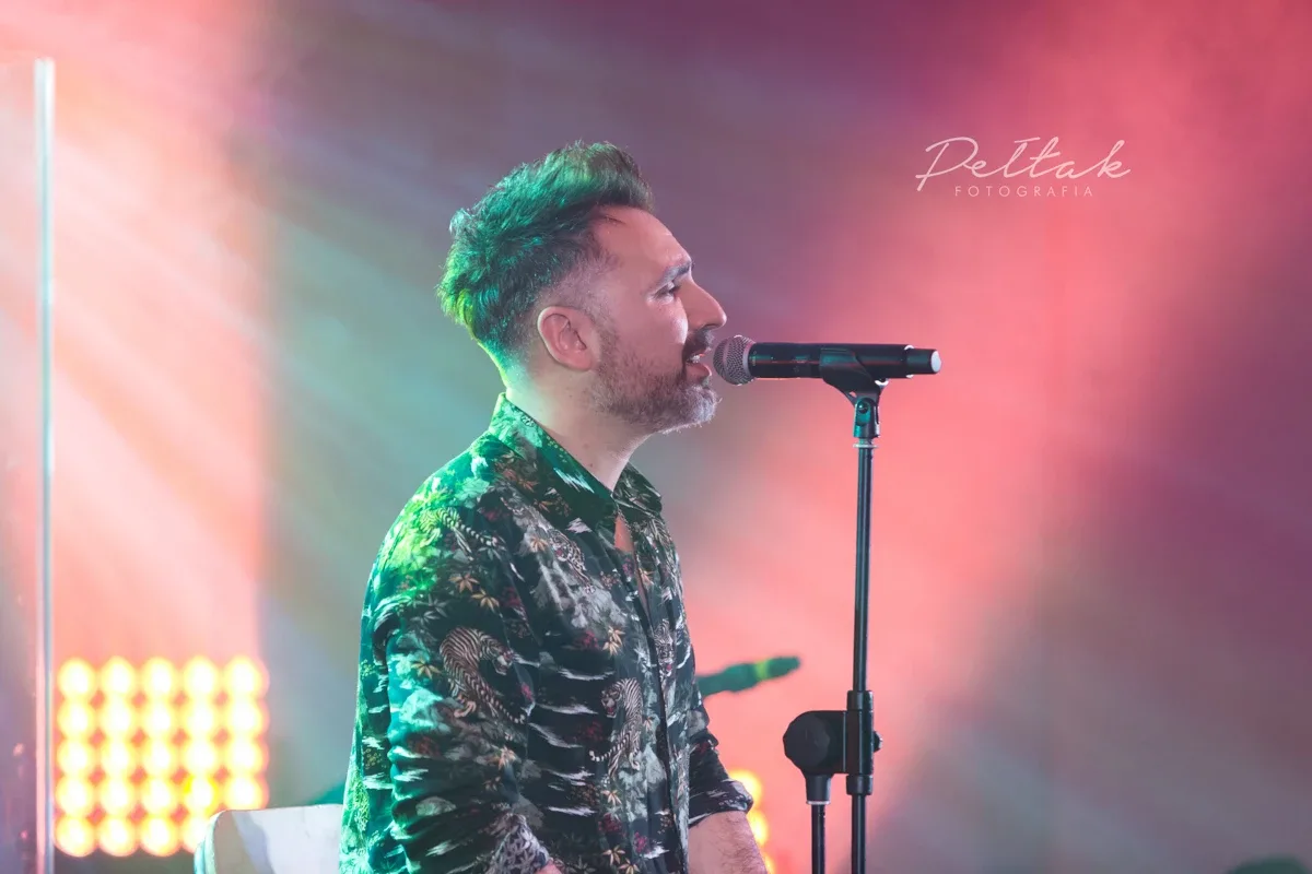 Ostrów Mazowiecka zaczarowana. Rozbrzmiał talent Mateusza Ziółki (zdjęcia, wideo)