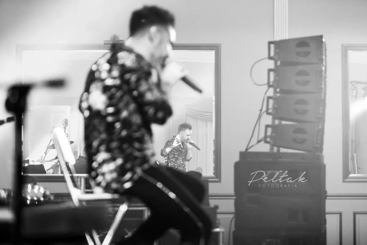 Ostrów Mazowiecka zaczarowana. Rozbrzmiał talent Mateusza Ziółki (zdjęcia, wideo)