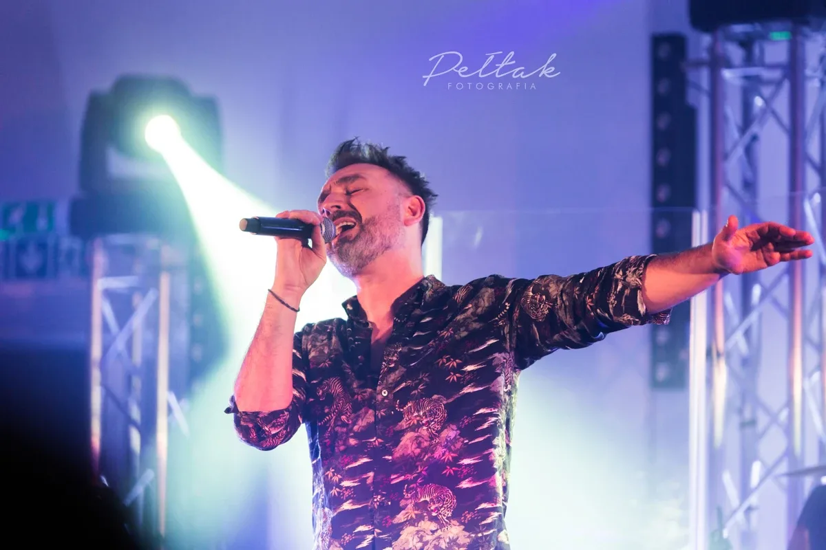 Ostrów Mazowiecka zaczarowana. Rozbrzmiał talent Mateusza Ziółki (zdjęcia, wideo)