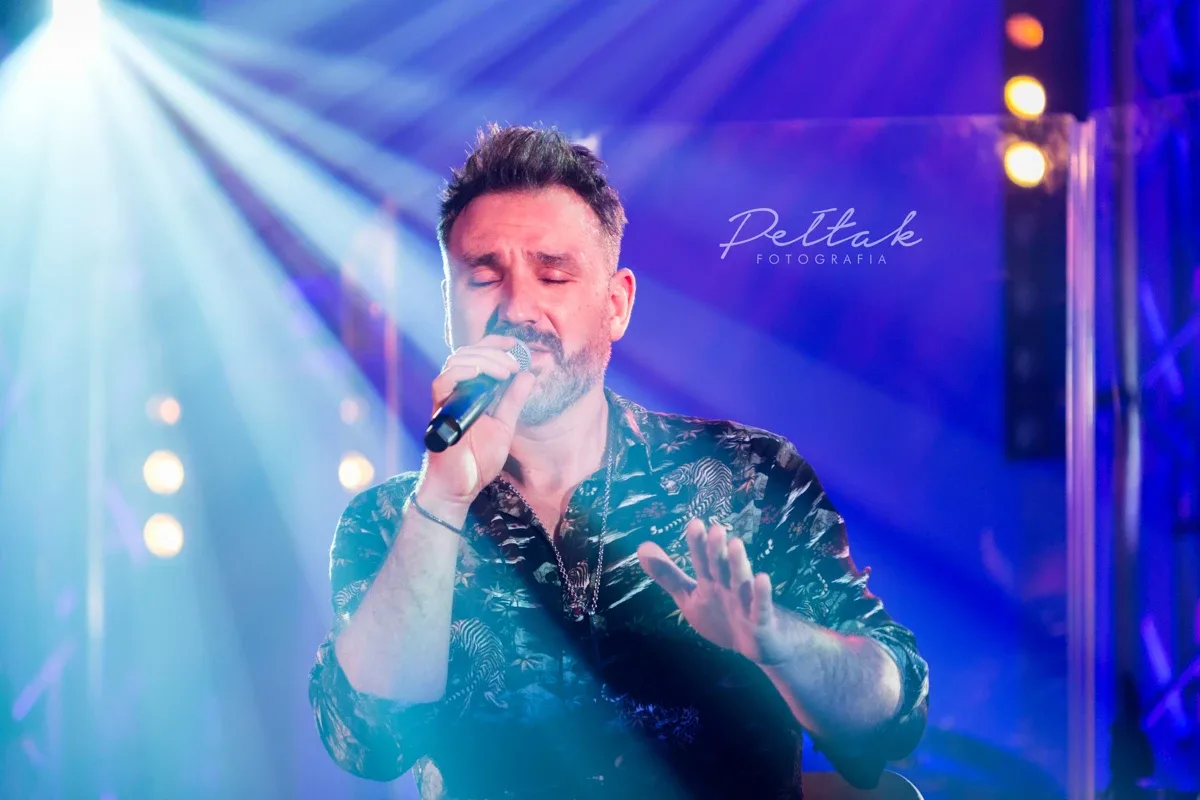 Ostrów Mazowiecka zaczarowana. Rozbrzmiał talent Mateusza Ziółki (zdjęcia, wideo)