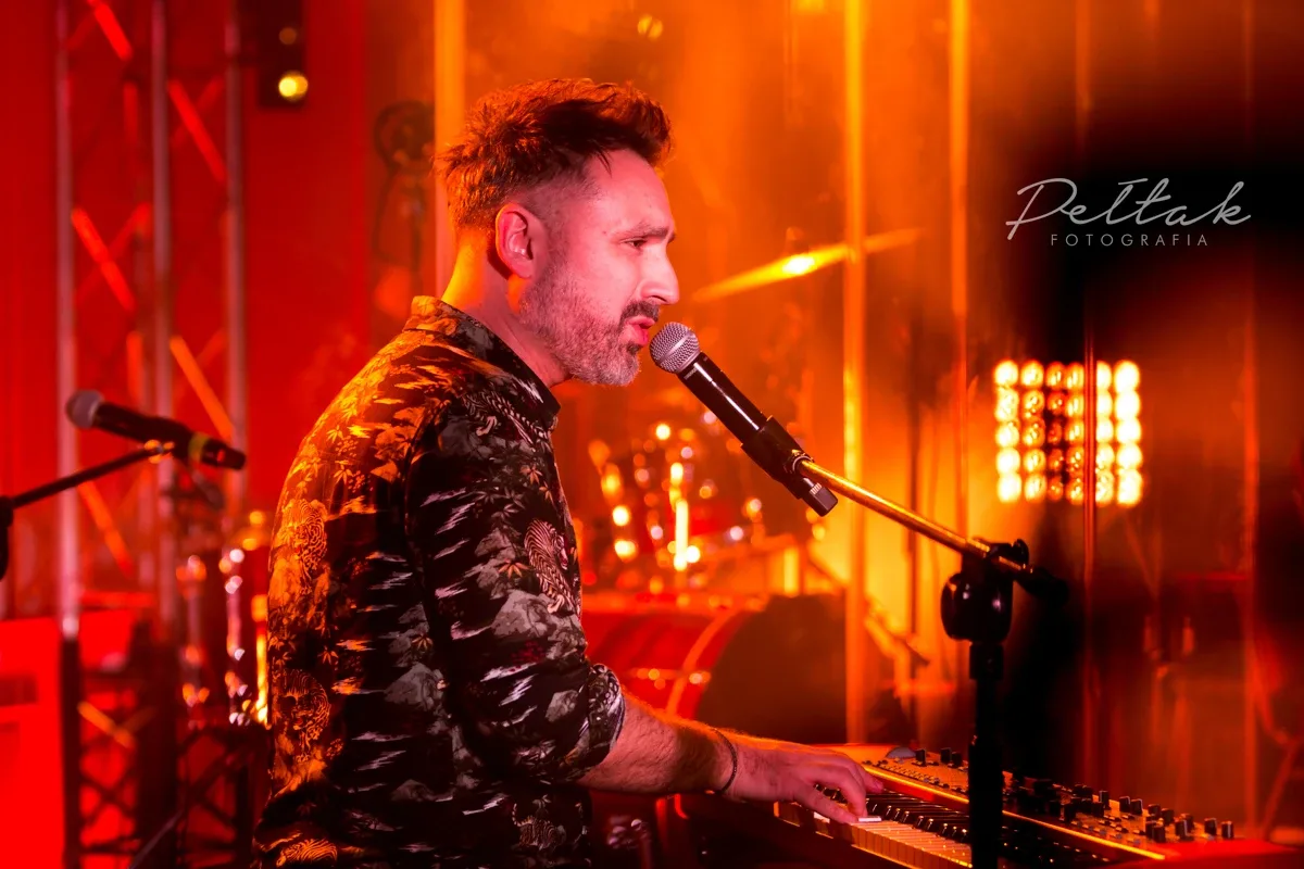 Ostrów Mazowiecka zaczarowana. Rozbrzmiał talent Mateusza Ziółki (zdjęcia, wideo)