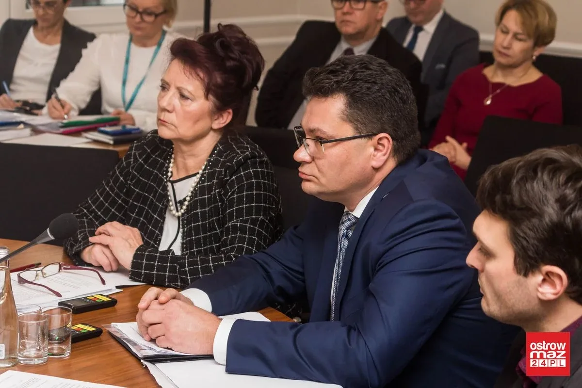 Powiat pokrył dług ostrowskiego szpitala (zdjęcia, wideo)