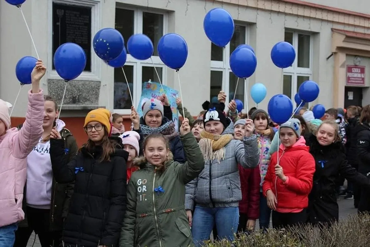 Uczniowie uczcili 30 rocznicę uchwalenia Konwencji Prawa Dziecka (zdjęcia)