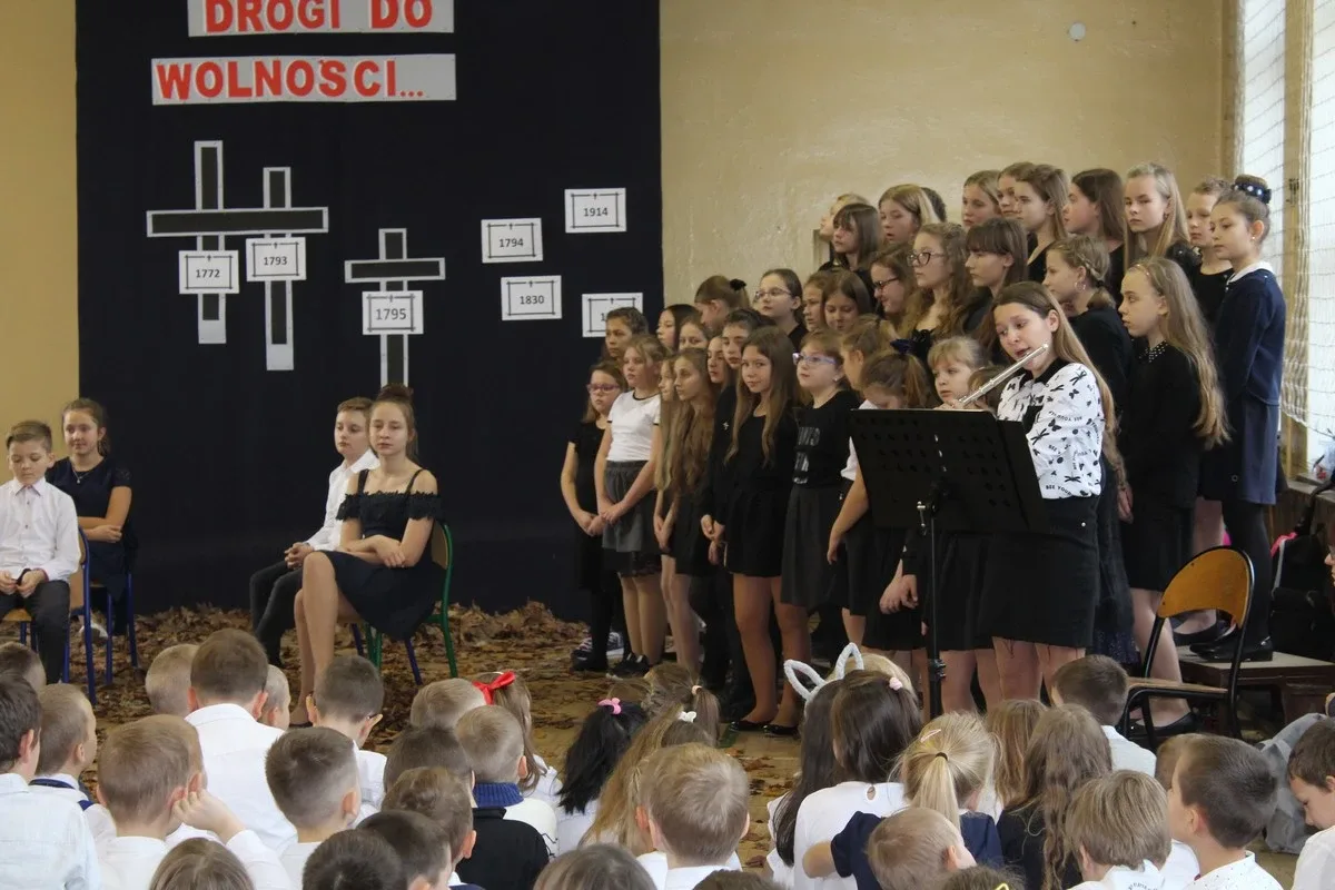 Święto Niepodległej w ostrowskiej "jedynce" (zdjęcia)